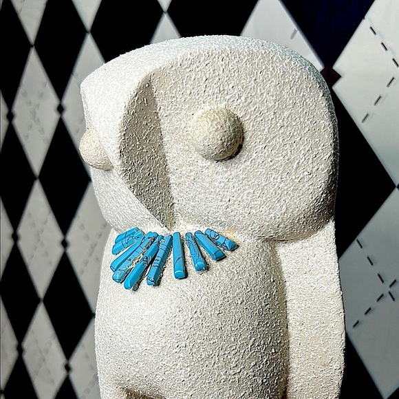 Mid-Century Modern Textured Owl Sculpture with Turquoise Detail – Artisan Style - Picture 4 of 9